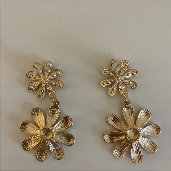 Daisy Drop Earrings in Gold and White - Picture 5 of 8